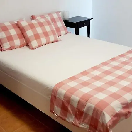 Apartment Comfy 2 Bedroom In With Wifi And Free Parking