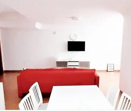 Comfy 2 Bedroom In With Wifi And Free Parking *